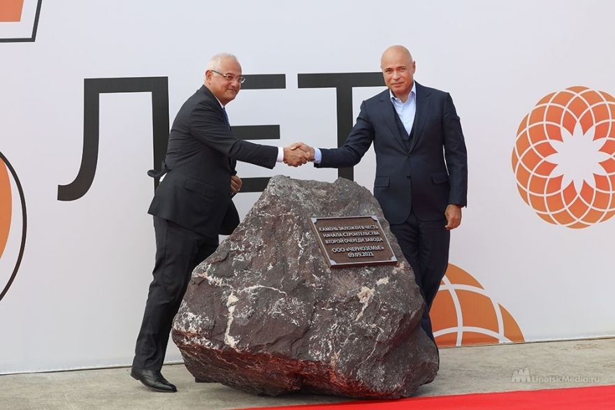 Игорь Артамонов заложил камень в строительство второй очереди маслозавода в Тербунах