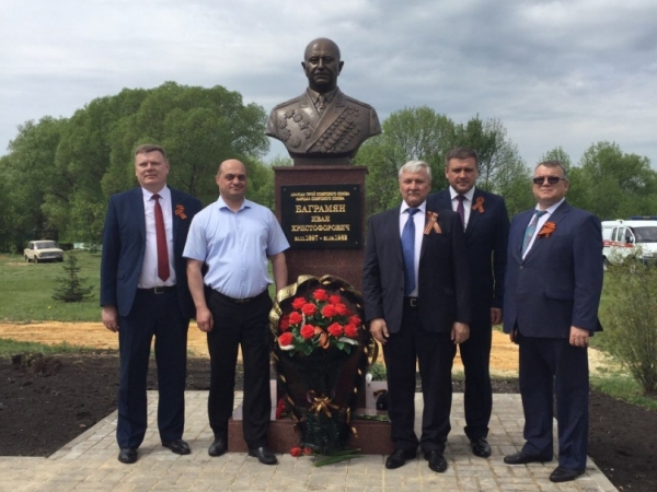 Открытие памятника дважды Герою Советского Союзу, маршалу Баграмяну на Тербунском рубеже в селе Озерки - 9 мая 2019г