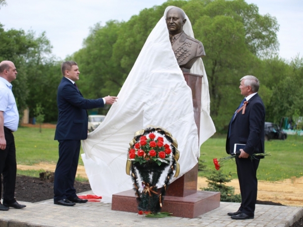 Открытие памятника дважды Герою Советского Союзу, маршалу Баграмяну на Тербунском рубеже в селе Озерки - 9 мая 2019г